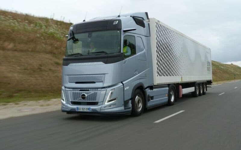 پلاک‌گذاری اولین ولوو آیرو 2024 در ایران-فروردین ماه 1404