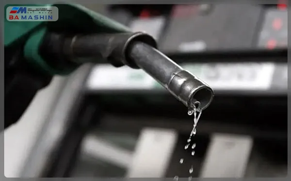 بنزین ریختن روی زمین از نازل