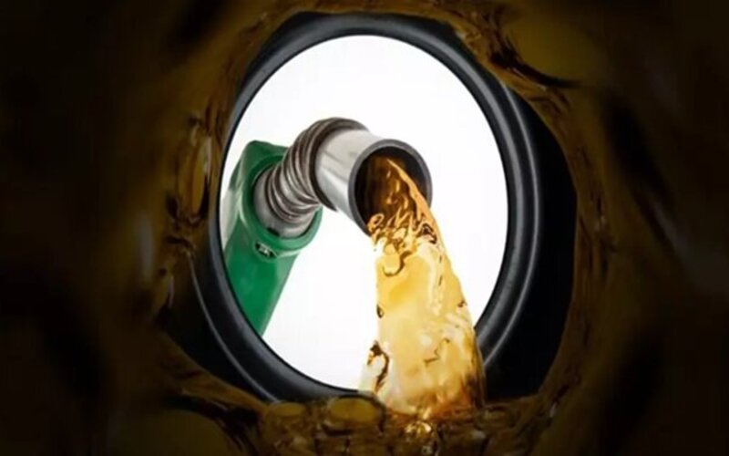 کاهش منابع مالی برای واردات بنزین در سال 1404-بهمن ماه 1403