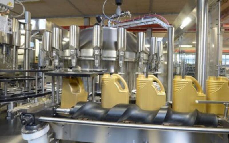 درخواست افزایش 55 درصدی قیمت روغن موتور از سوی تولید کنندگان-اسفند ماه 1403