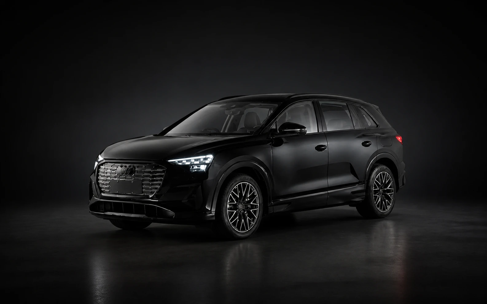 قیمت جدید آئودی Q5 e-tron 40 مدل ۲۰۲۵ | افزایش ۹۵۱ میلیون تومانی در اردیبهشت ۱۴۰۵